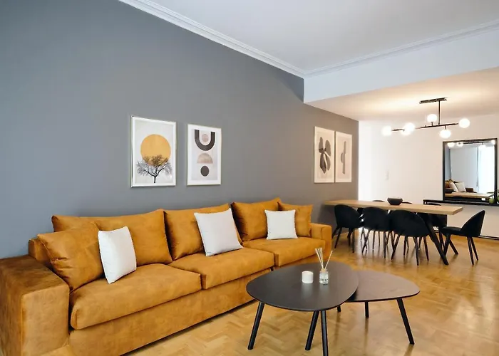 Elegant Big Apartment In Athens Center With Balcony