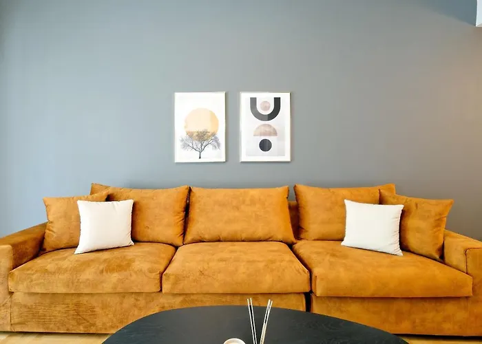 Elegant Big Apartment In Athens Center With Balcony