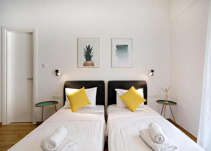 Elegant Big Apartment In Athens Center With Balcony