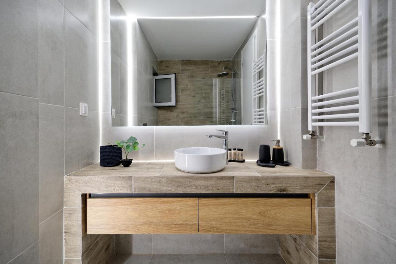 Elegant Big In Center With Balcony * Athens