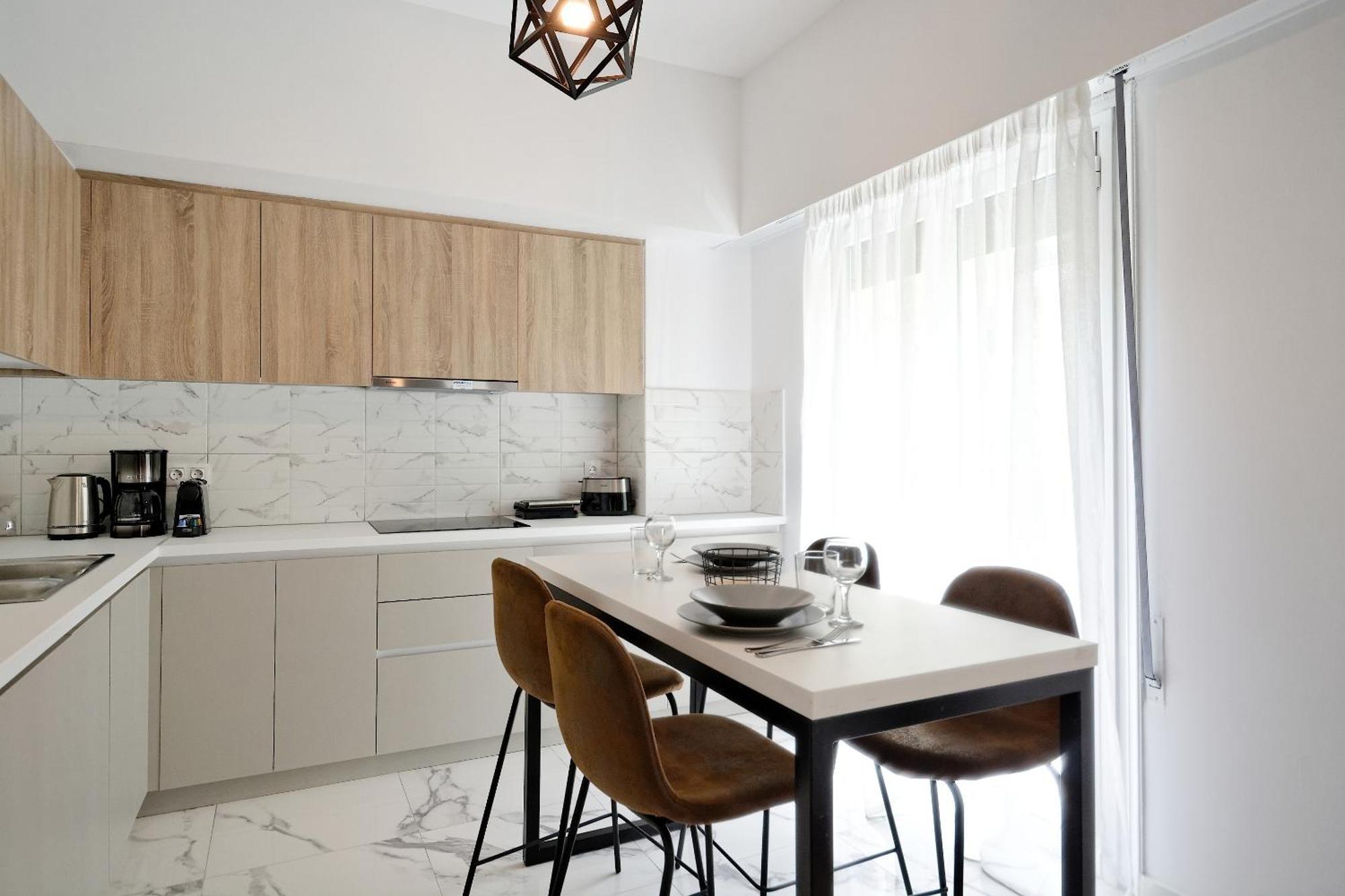 Elegant Big In Center With Balcony Athens